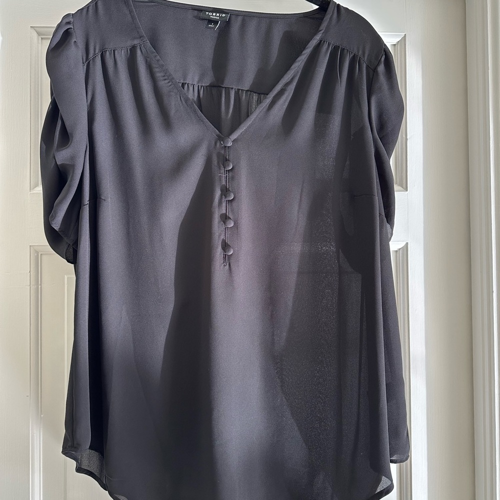 Torrid Harper Women’s Short Sleeve Blouse size 1 color black sheer